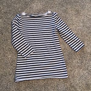 Black and white 3/4 sleeve T.